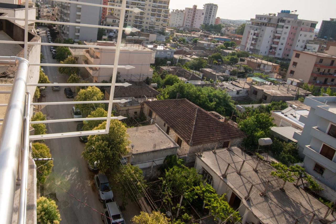 Ami Apartament Vlore Bagian luar foto