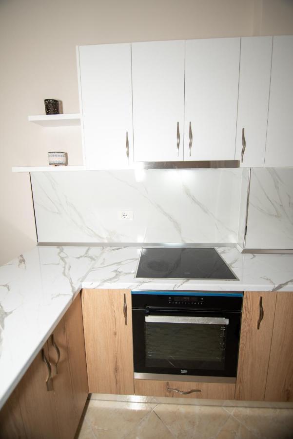 Ami Apartament Vlore Bagian luar foto