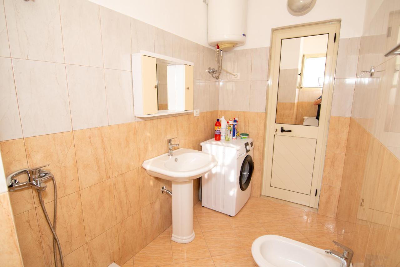 Ami Apartament Vlore Bagian luar foto