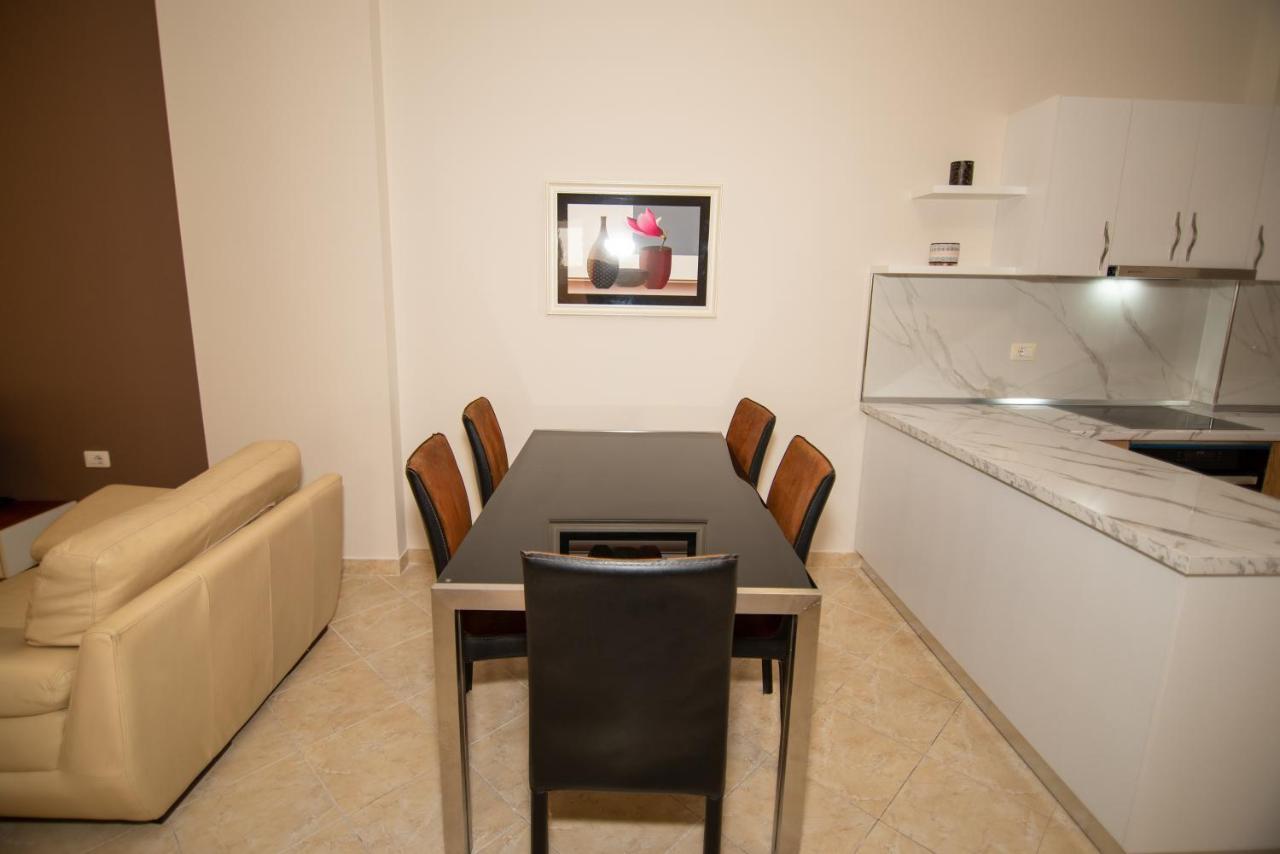 Ami Apartament Vlore Bagian luar foto