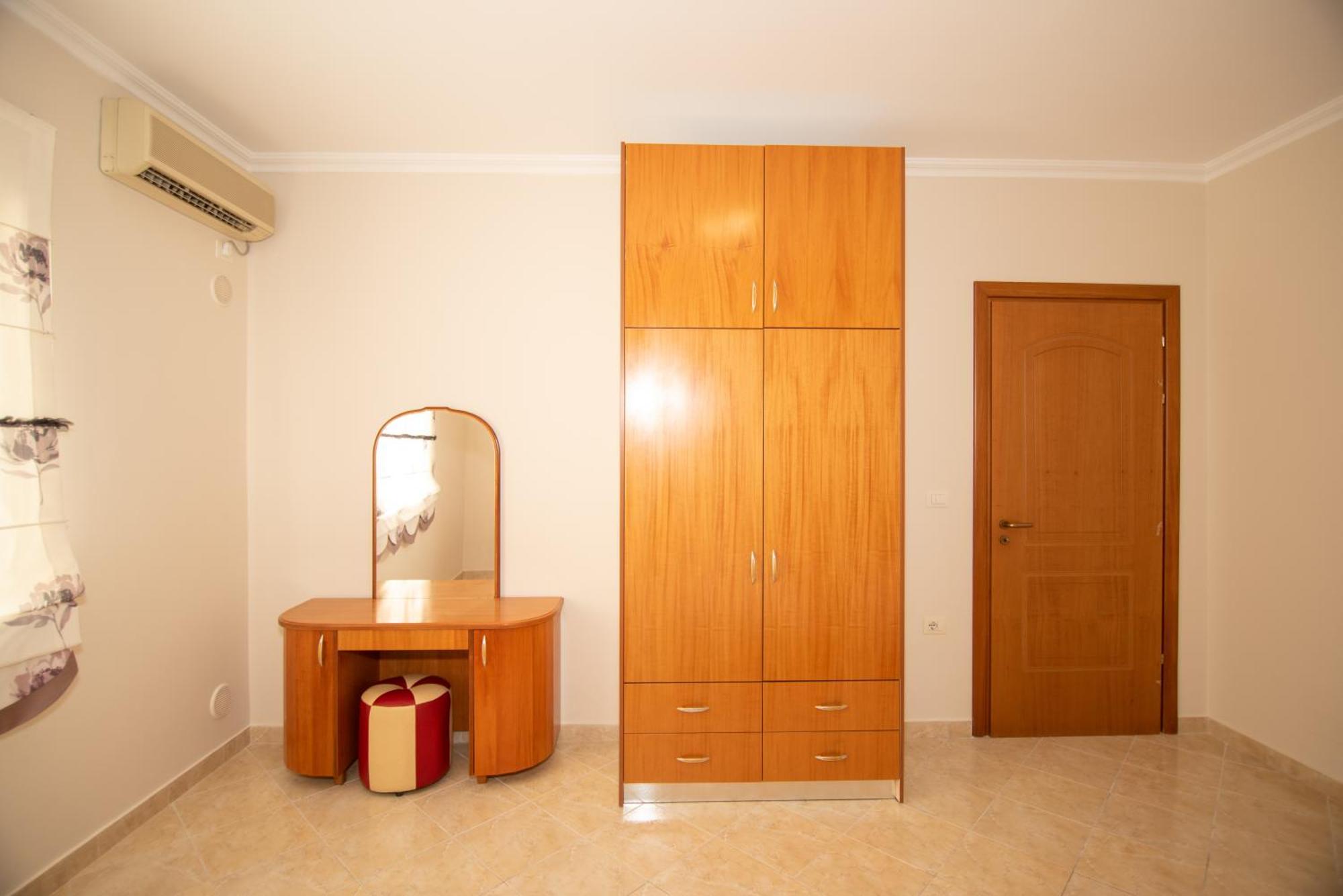 Ami Apartament Vlore Bagian luar foto