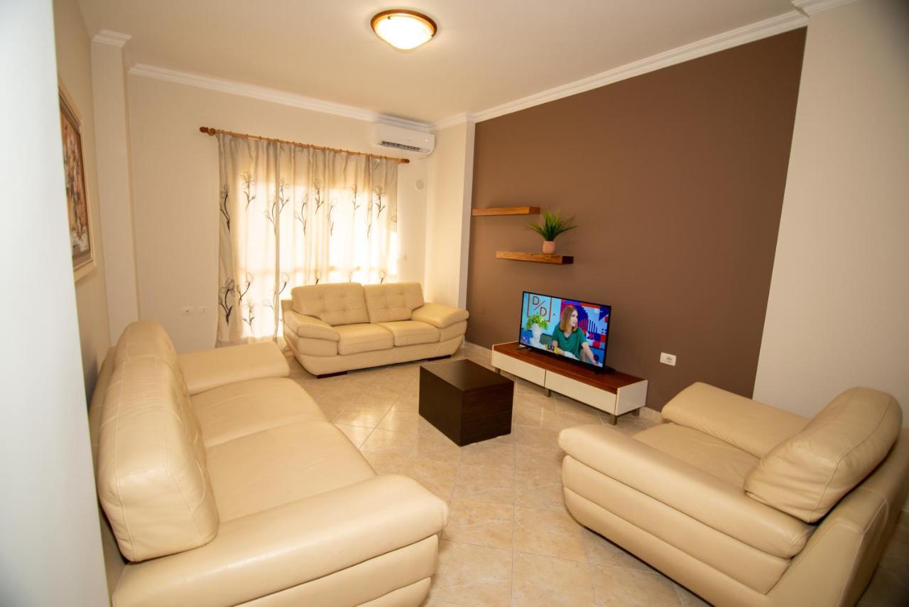 Ami Apartament Vlore Bagian luar foto