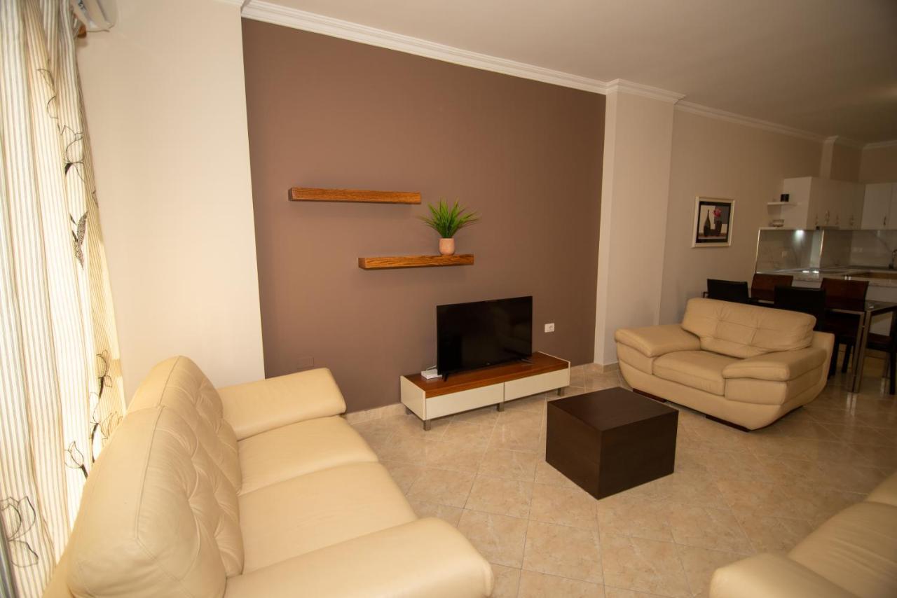 Ami Apartament Vlore Bagian luar foto