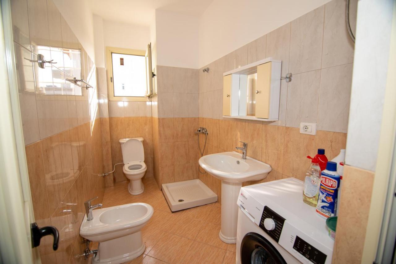 Ami Apartament Vlore Bagian luar foto