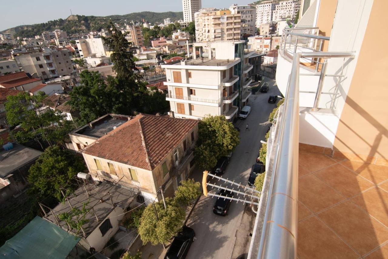 Ami Apartament Vlore Bagian luar foto