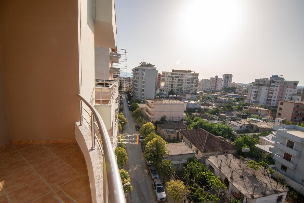 Ami Apartament Vlore Bagian luar foto