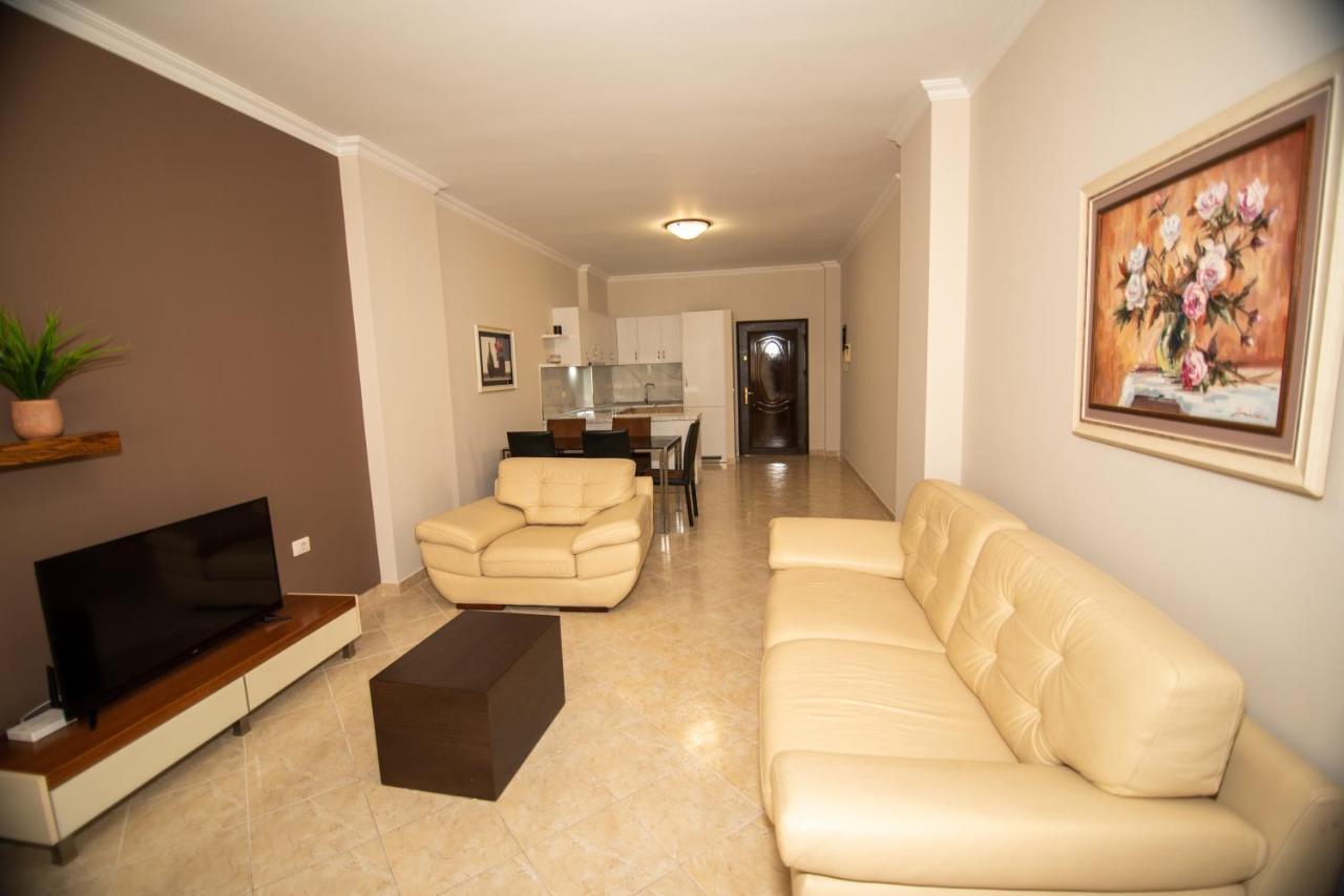 Ami Apartament Vlore Bagian luar foto