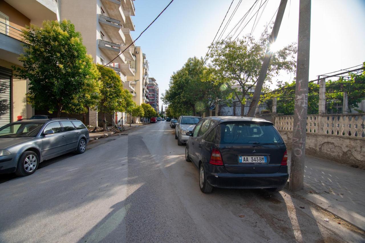 Ami Apartament Vlore Bagian luar foto