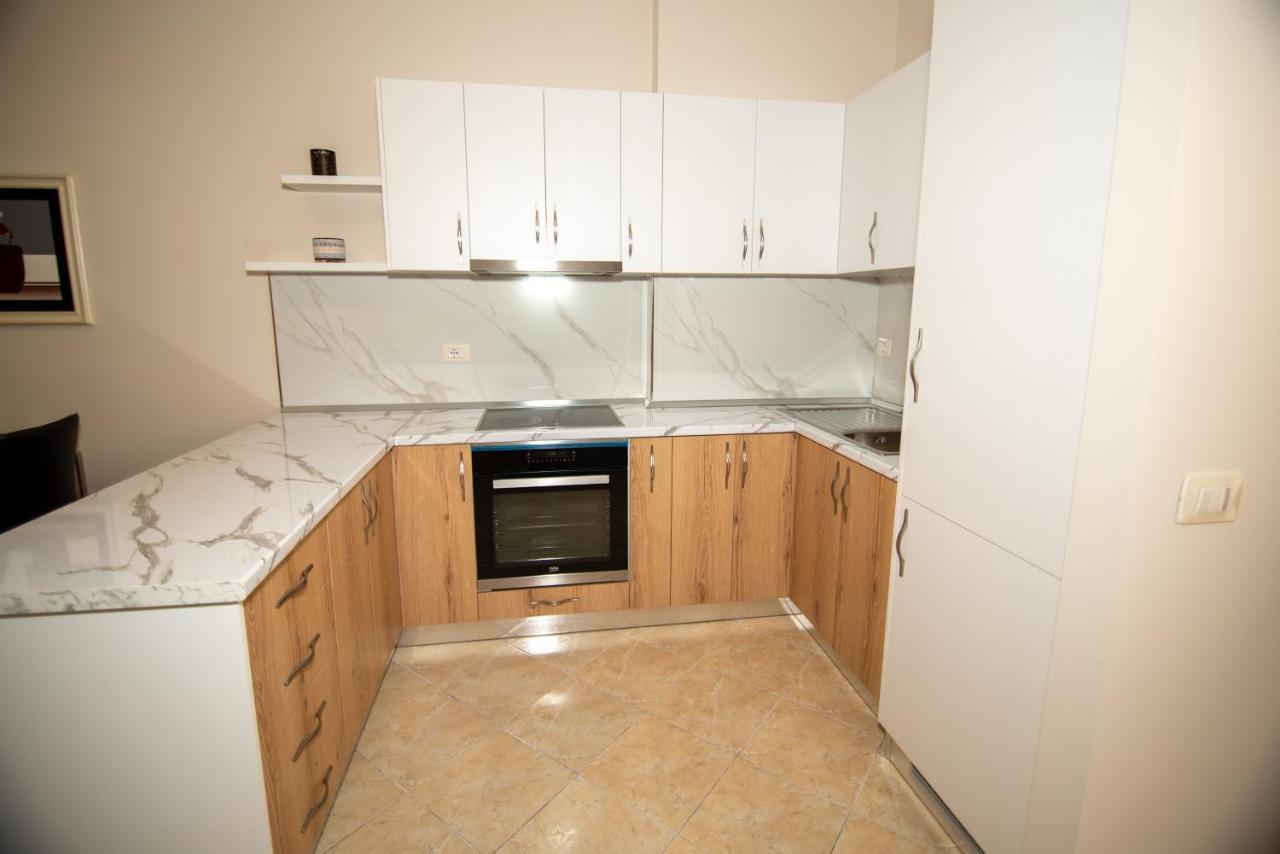 Ami Apartament Vlore Bagian luar foto