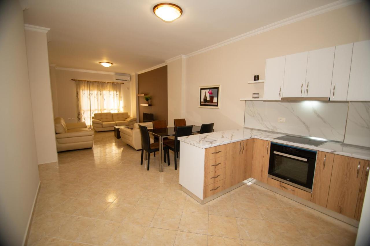 Ami Apartament Vlore Bagian luar foto
