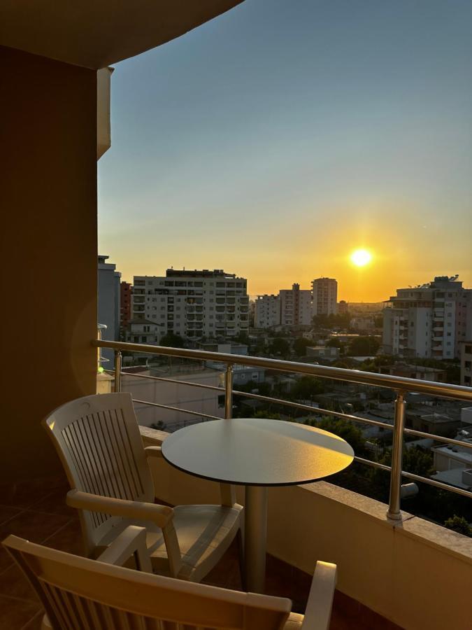 Ami Apartament Vlore Bagian luar foto