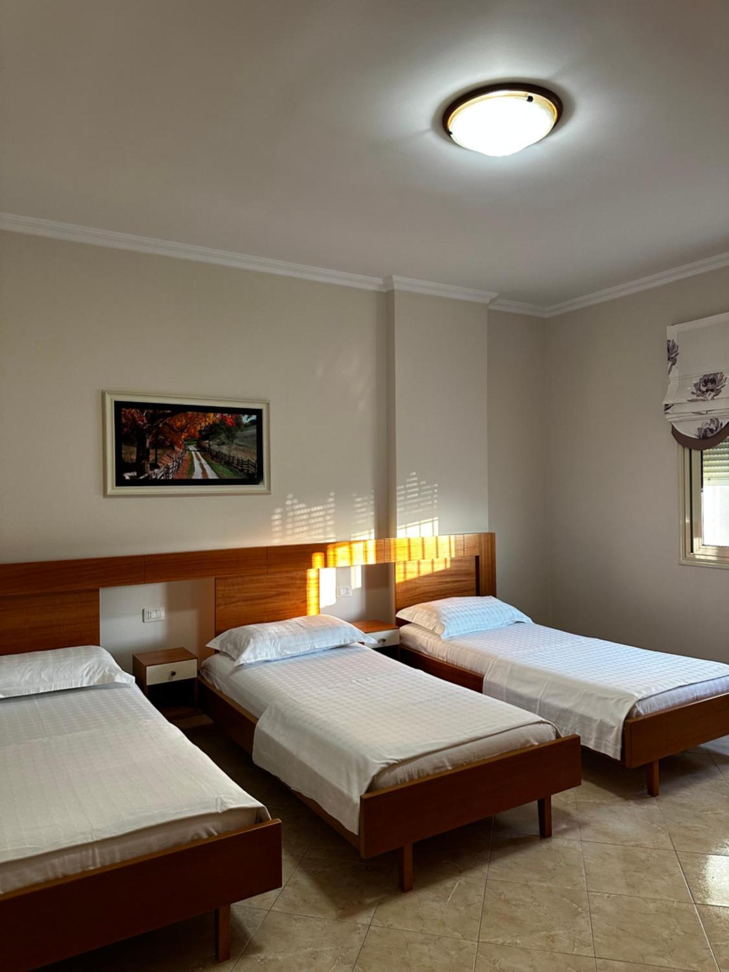 Ami Apartament Vlore Bagian luar foto