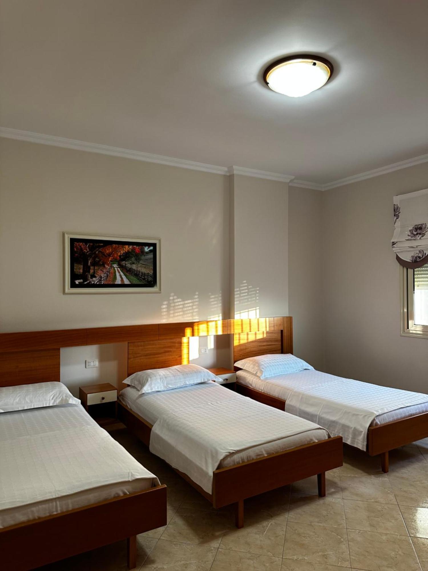 Ami Apartament Vlore Bagian luar foto