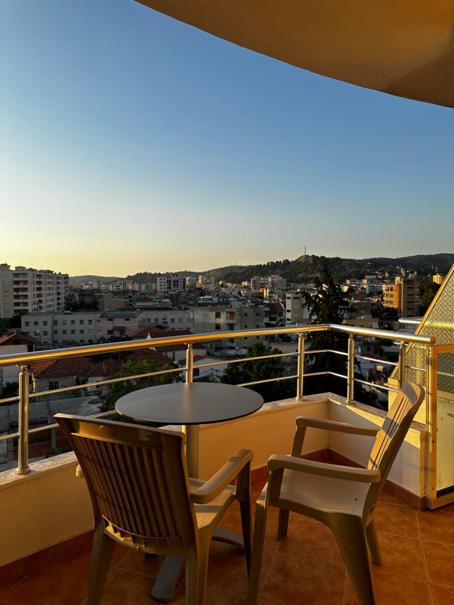 Ami Apartament Vlore Bagian luar foto